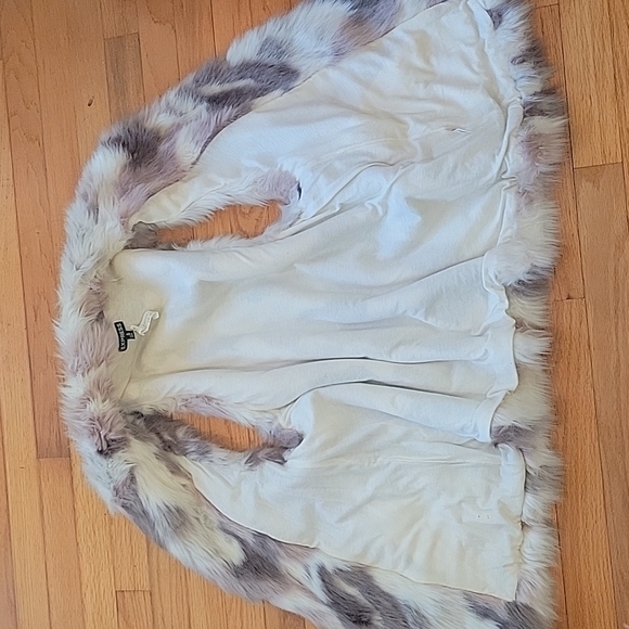 Express Women's faux fur jacket/vest...M/L - Picture 10 of 13